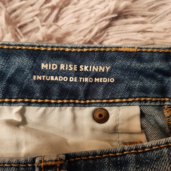 Universal Thread Mid Rise Skinny Size 6 - Picture 3 of 8